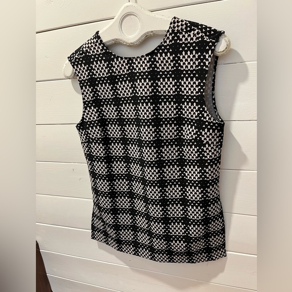 SFERA – Sleeveless Graphic Top (NEW) black & white size M - Picture 5 of 7